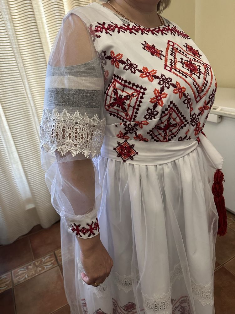 Вишивана сукня