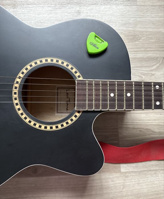 Терміново, гітара leotone + ремінець та медіатор в подарунок