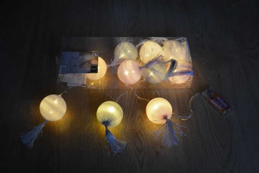 Nowy łańcuch girlanda lampki LED cotton balls z frędzlami Pepco