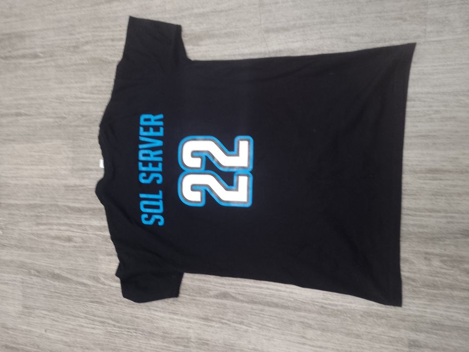 Sprzedam męską koszulkę rozmiar M.