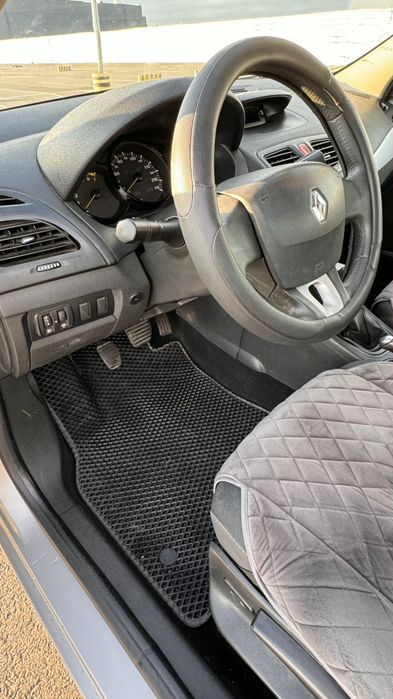 Навчальне авто Renaul Fluence