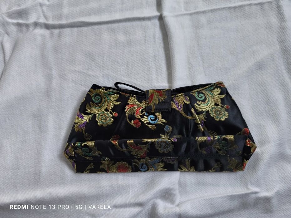 Bolsa pochet bordada