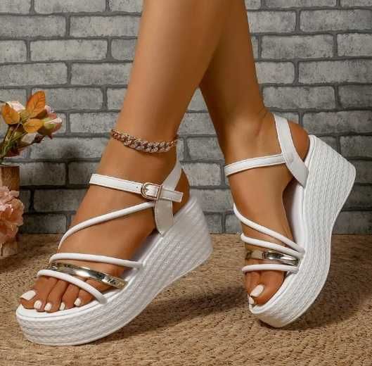 *_* Sandały damskie 2025 białe w cienkie paski, rozm. 39, używane raz