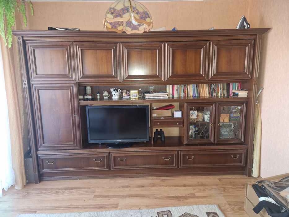 Mebloscianka drewniana ponad 30 letnia z Wiednia