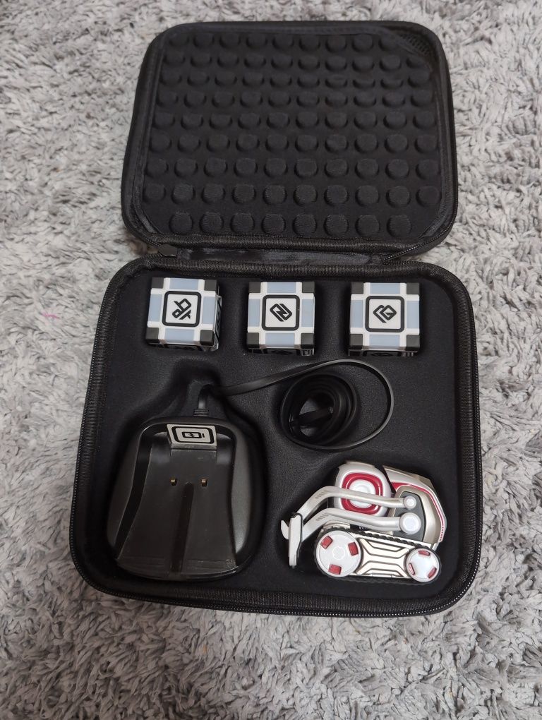 Anki Cozmo + Кейс