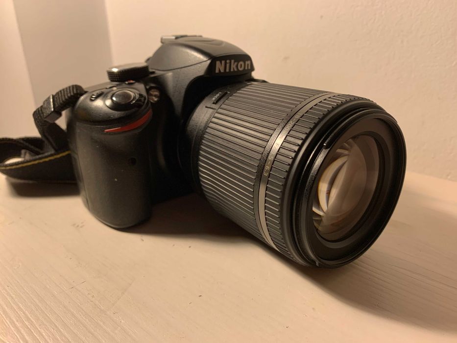 Nikon D3200 (18k migawek) + Uniwersalny Tamron 18-200mm z VC