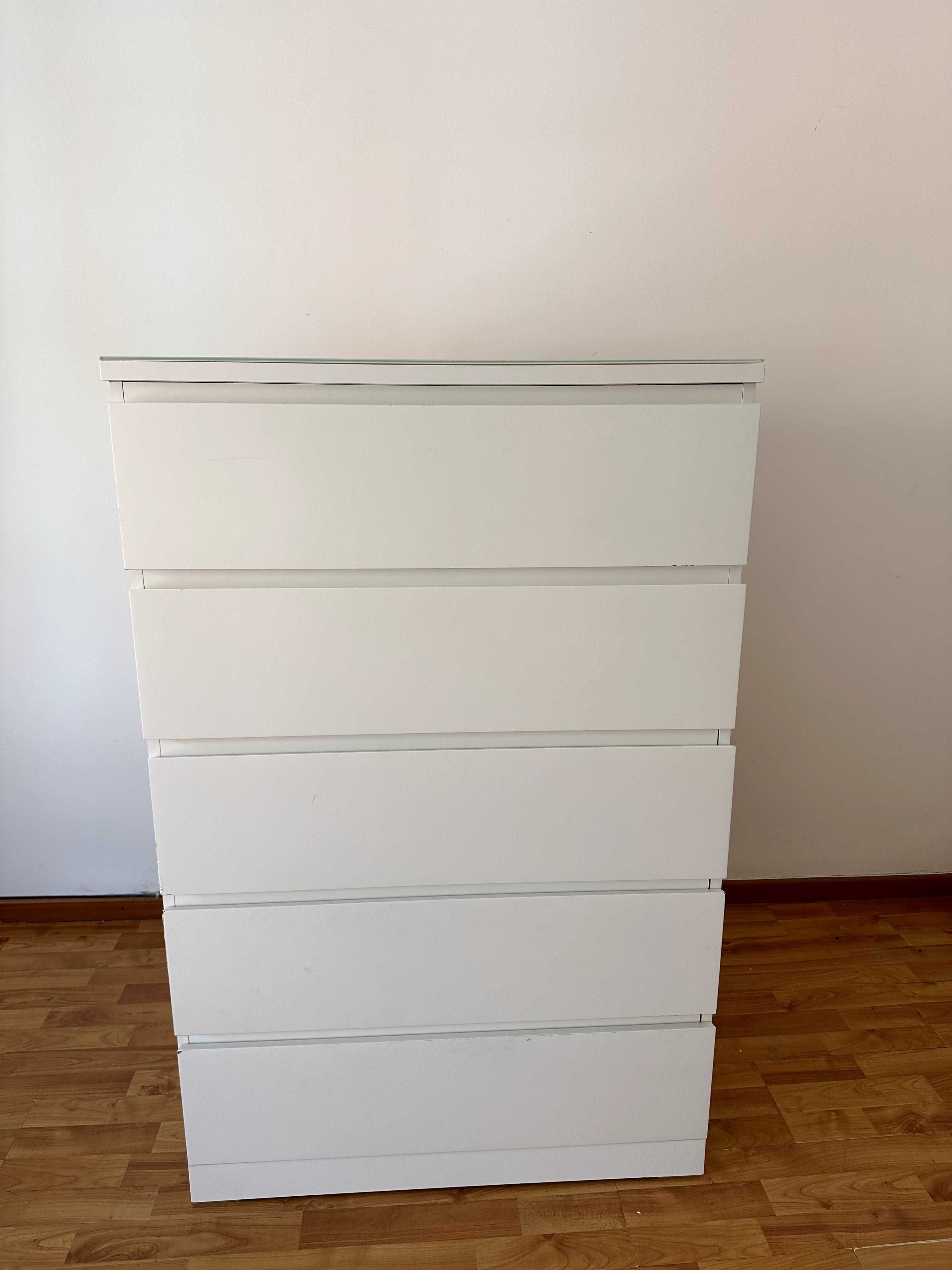 Cómoda IKEA MALM Branca – 5 Gavetas e vidro protetor | 123x180 cm