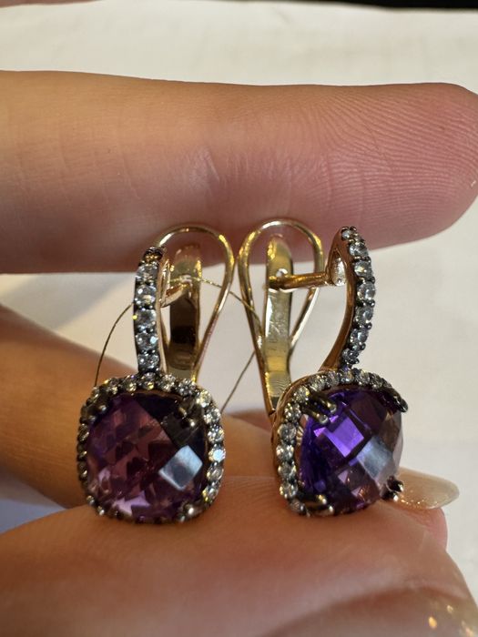 Золотые серьги с александритом