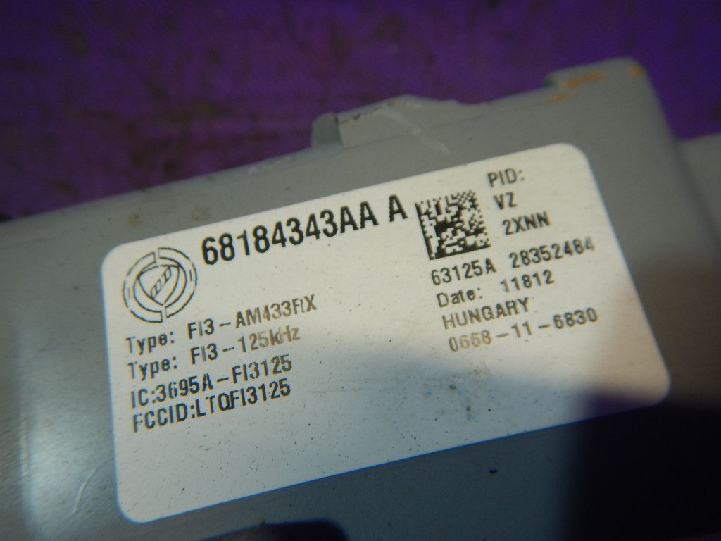 FIAT 500 1,4 SKRZYNKA BEZPIECZNIKÓW 68184343 AA