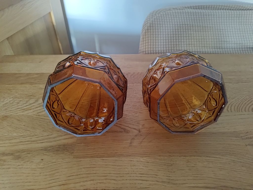 Dwa klosze szklane PRL bursztynowe vintage