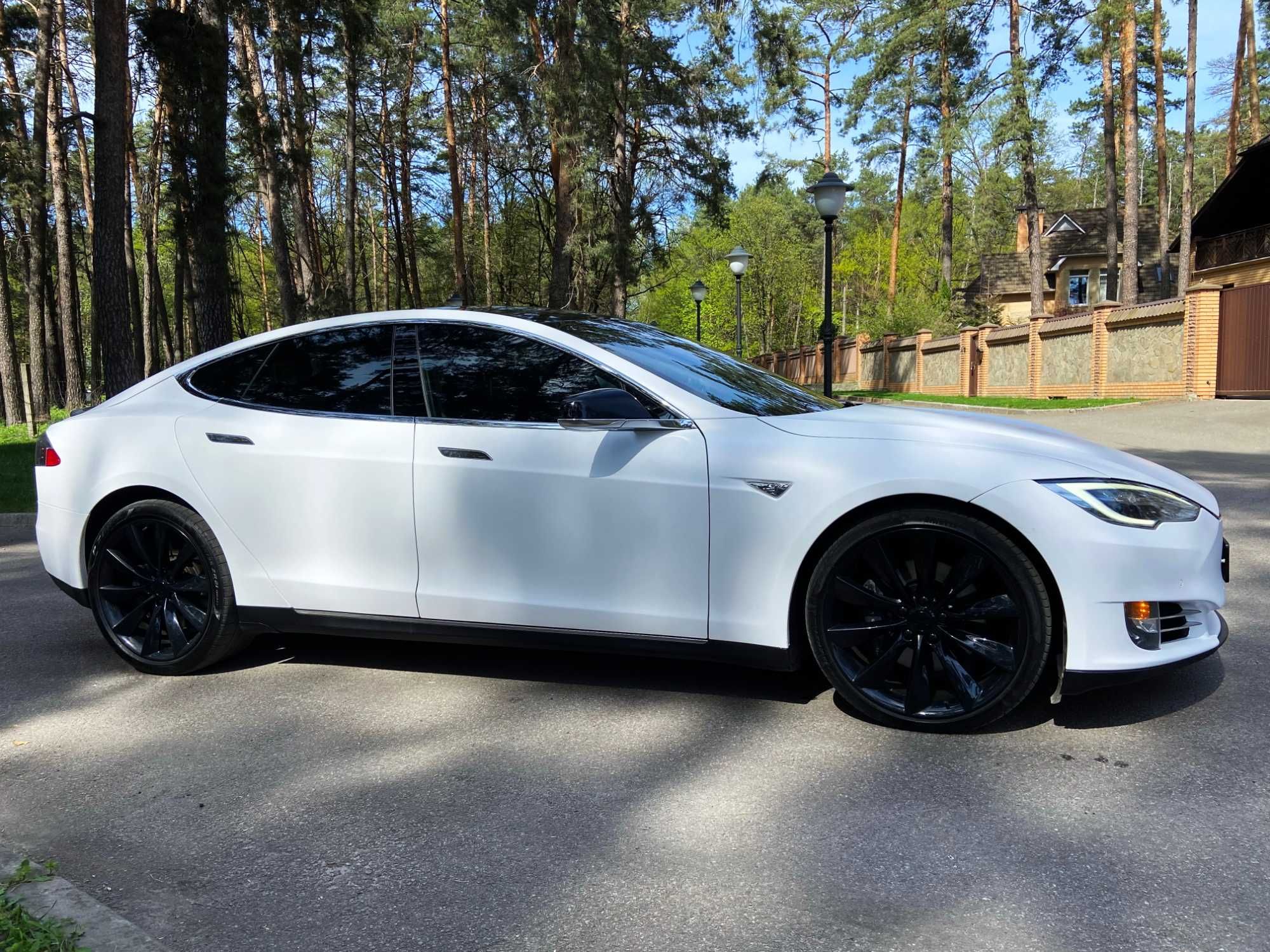 Tesla Model S 2013