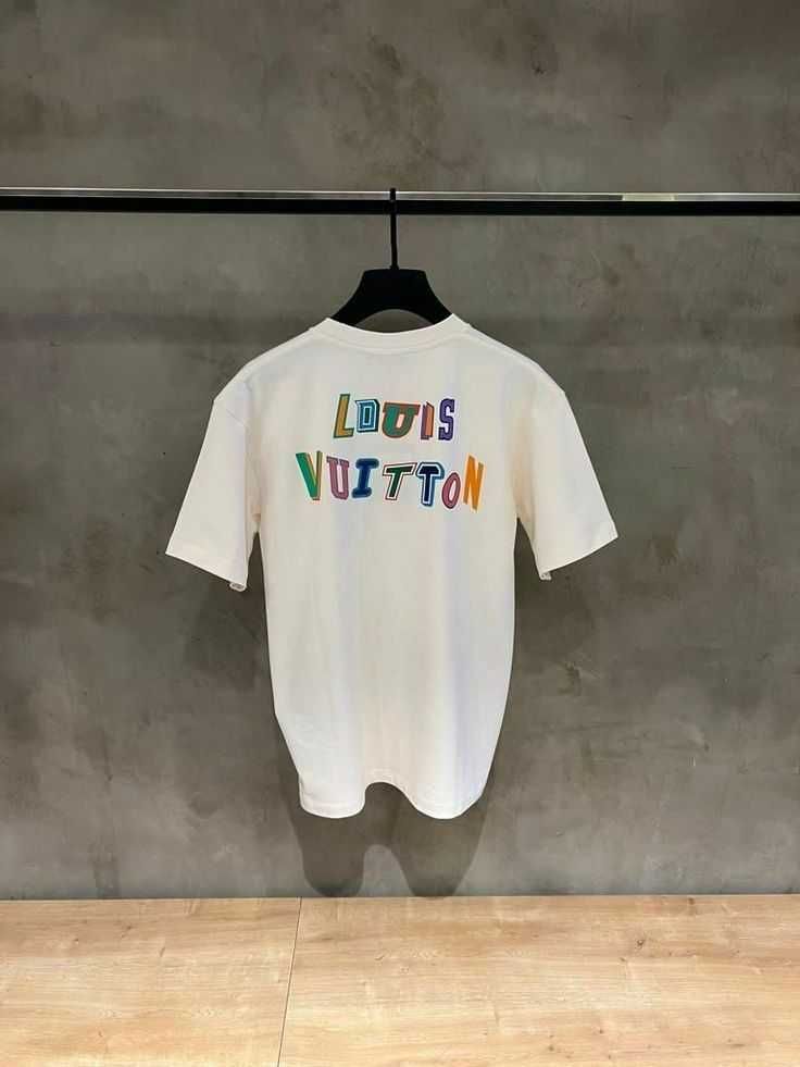 T-shirt Louis Vuitton nova c/etiquetas