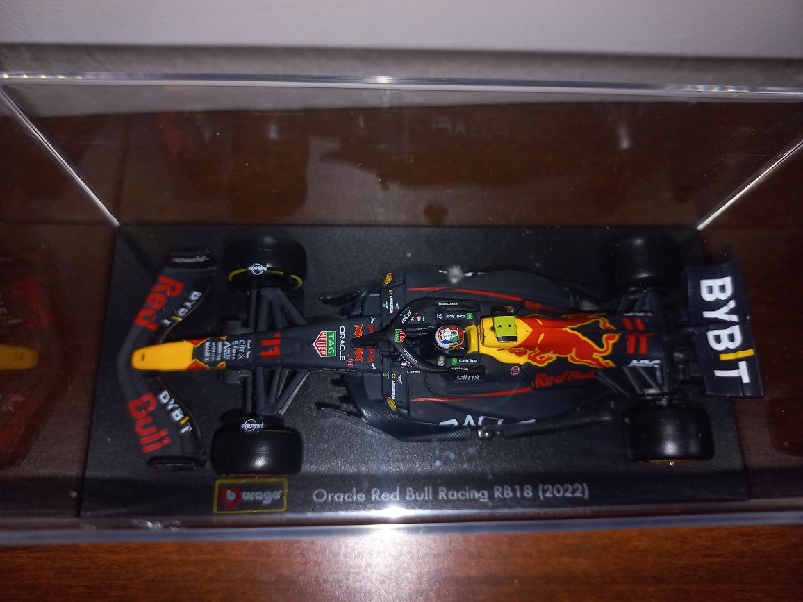 Bburago bolid Red Bull RB18 (2022), S. Perez, skala 1:43