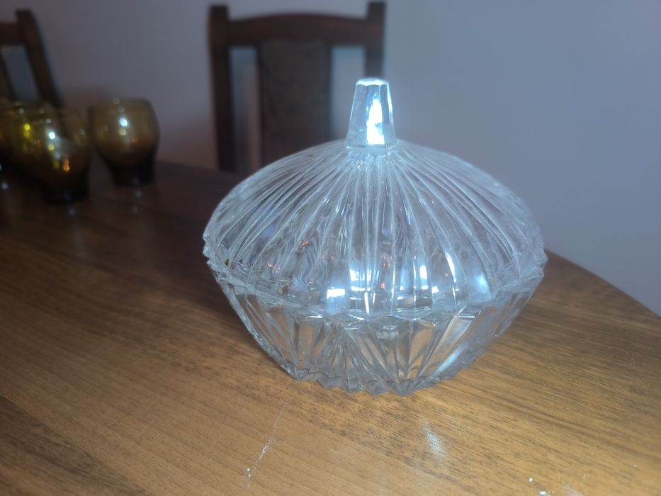 Stare szklanki i kieliszki