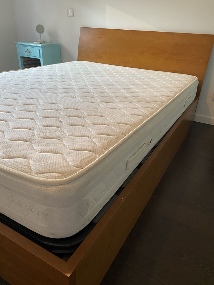 Cama casal com arrumação + colchão incluído – bom estado