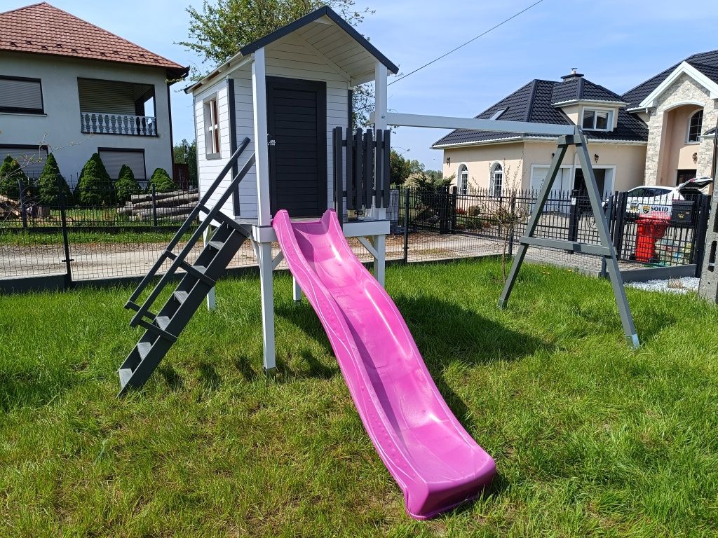 Domek do ogrodu z drewna . Plac zabaw dla dzieci