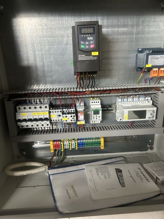 Centrala wentylacyjna z nagrzewnica Juwent wraz ze sterowniem.