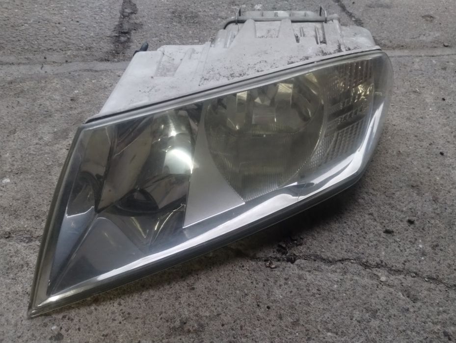 Skoda Octavia 2 II lampa przód lewa