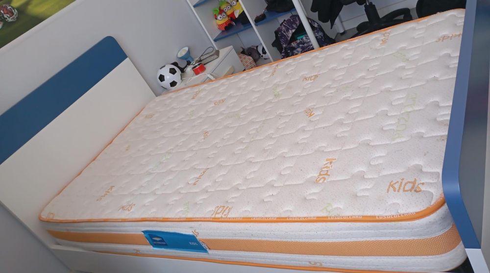 Quarto criança completo em muito Bom estado