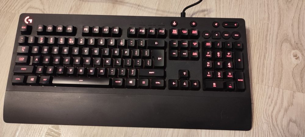 Klawiatura Logitech g213 podświetlana