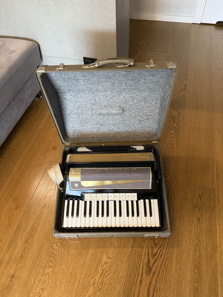 Akordeon hohner lucia lV P 96 basow