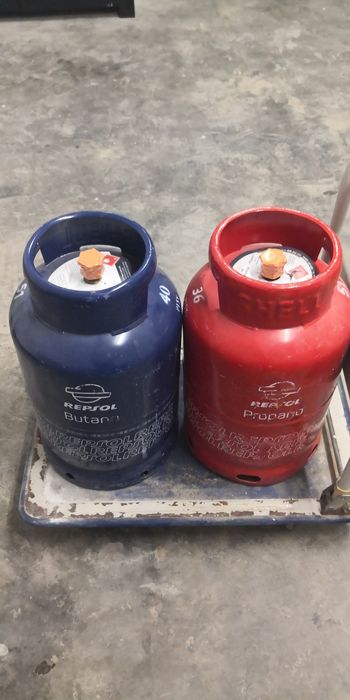 Placa a gás com ignição eletrica e 2 garrafas de gás seladas