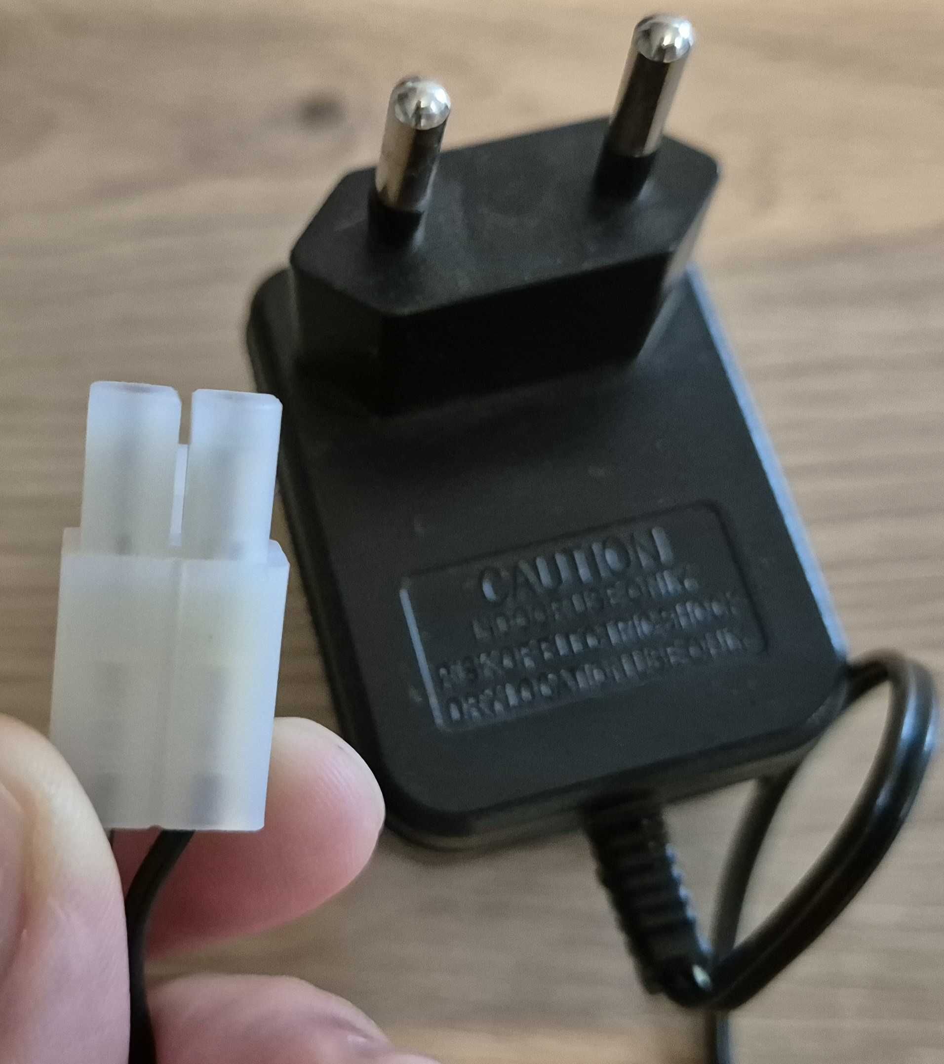 Zasilacz 7.2V 220mA uniwersalny AC/DC adapter do akumulatorów sprawny