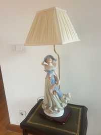 Фарфорова статуетка лампа