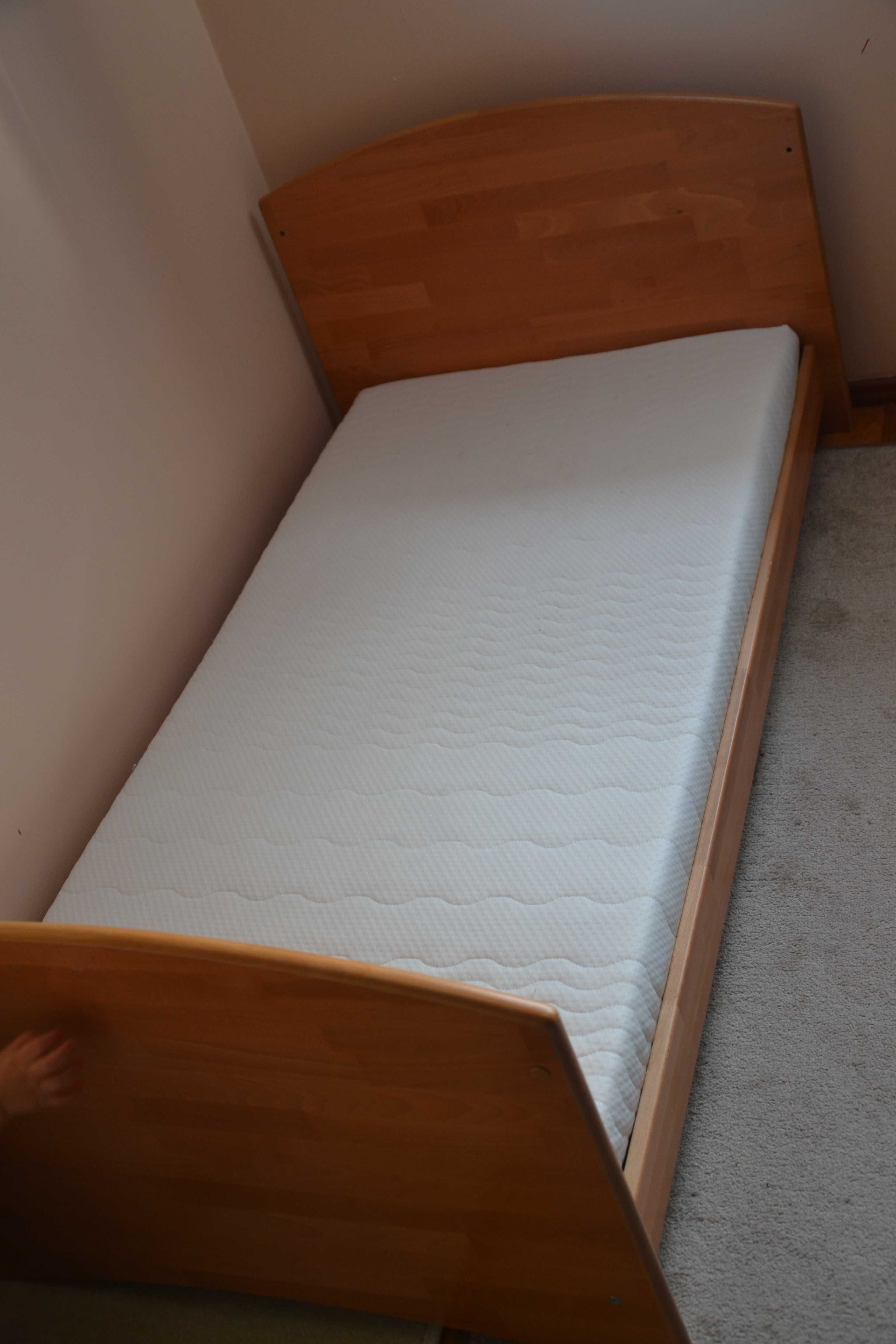 drewniane łóżeczko z materacem / dziecięce 70x140 cm