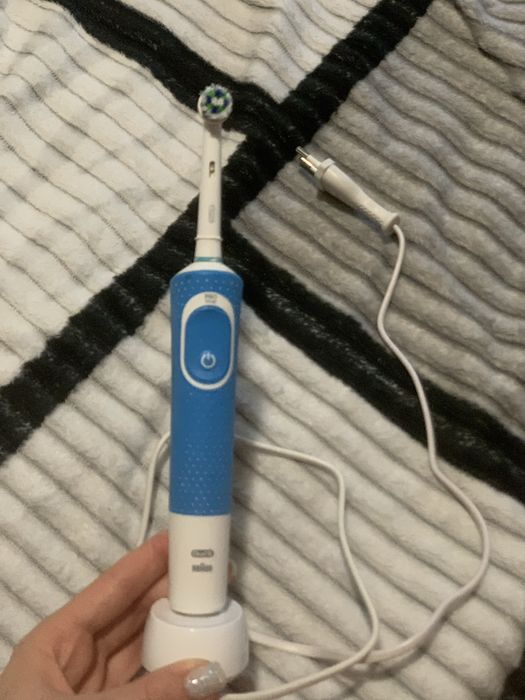 Зубна щітка Oral-B Vitality D100 PRO Cross Action (TYPE 3710)