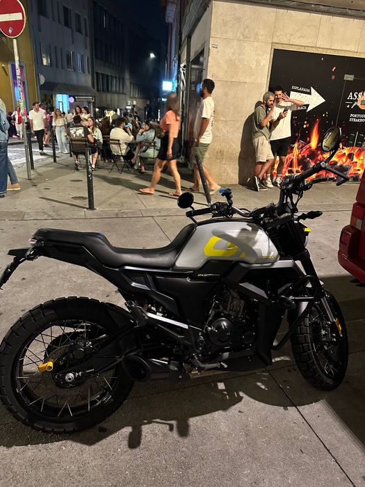 Zontes 125 GK — 2023 • 7.100 km • Impecável • Estilo Scrambler