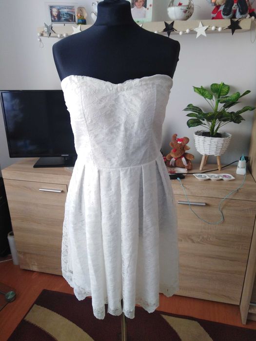 Prześliczna koronkowa sukienka