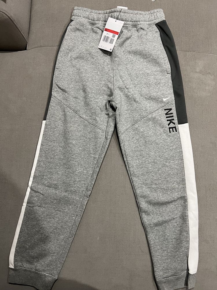 Nike Nowe spodnie joggery dziecięce, r. L