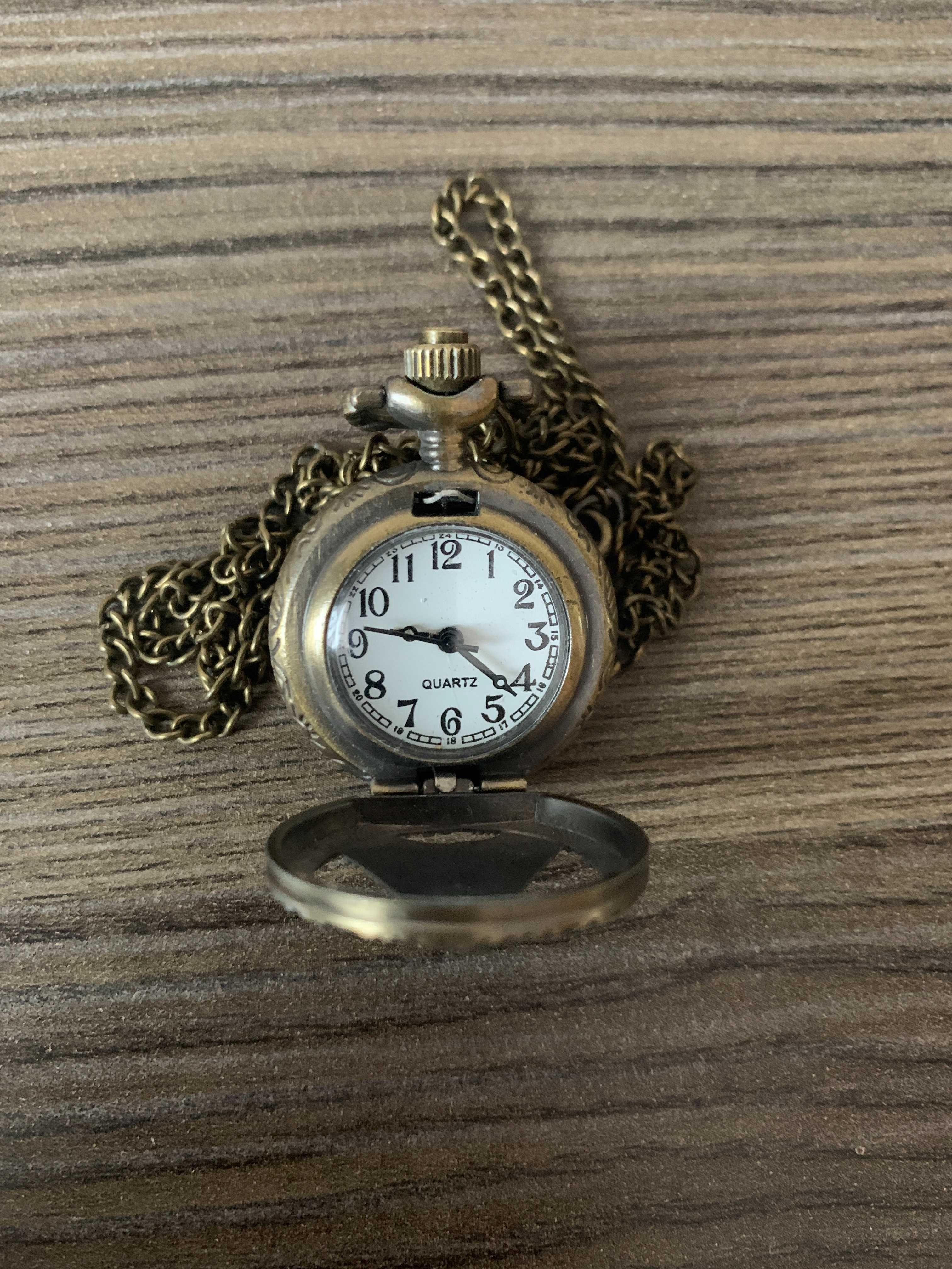 Карманные часы на цепочке Эйфелева башня