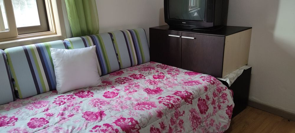 Vendo cama solteiro, mobília quarto