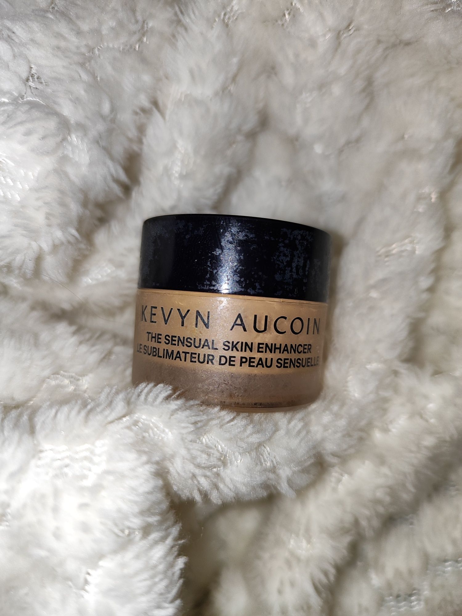 Viral tiktok korektor Kevyn Aucoin The Sensual Skin Enhancer SX06