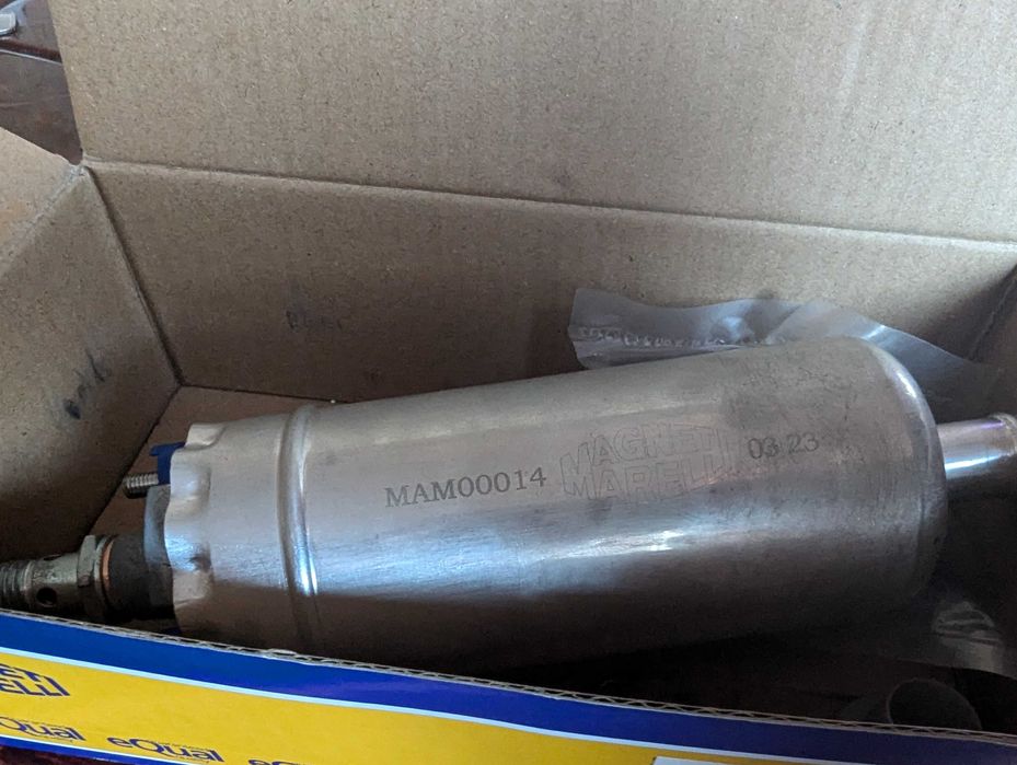 Паливний насос mam00014