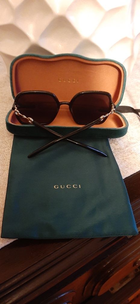 Vendo  óculos de sol  da  GUCCI  Novos