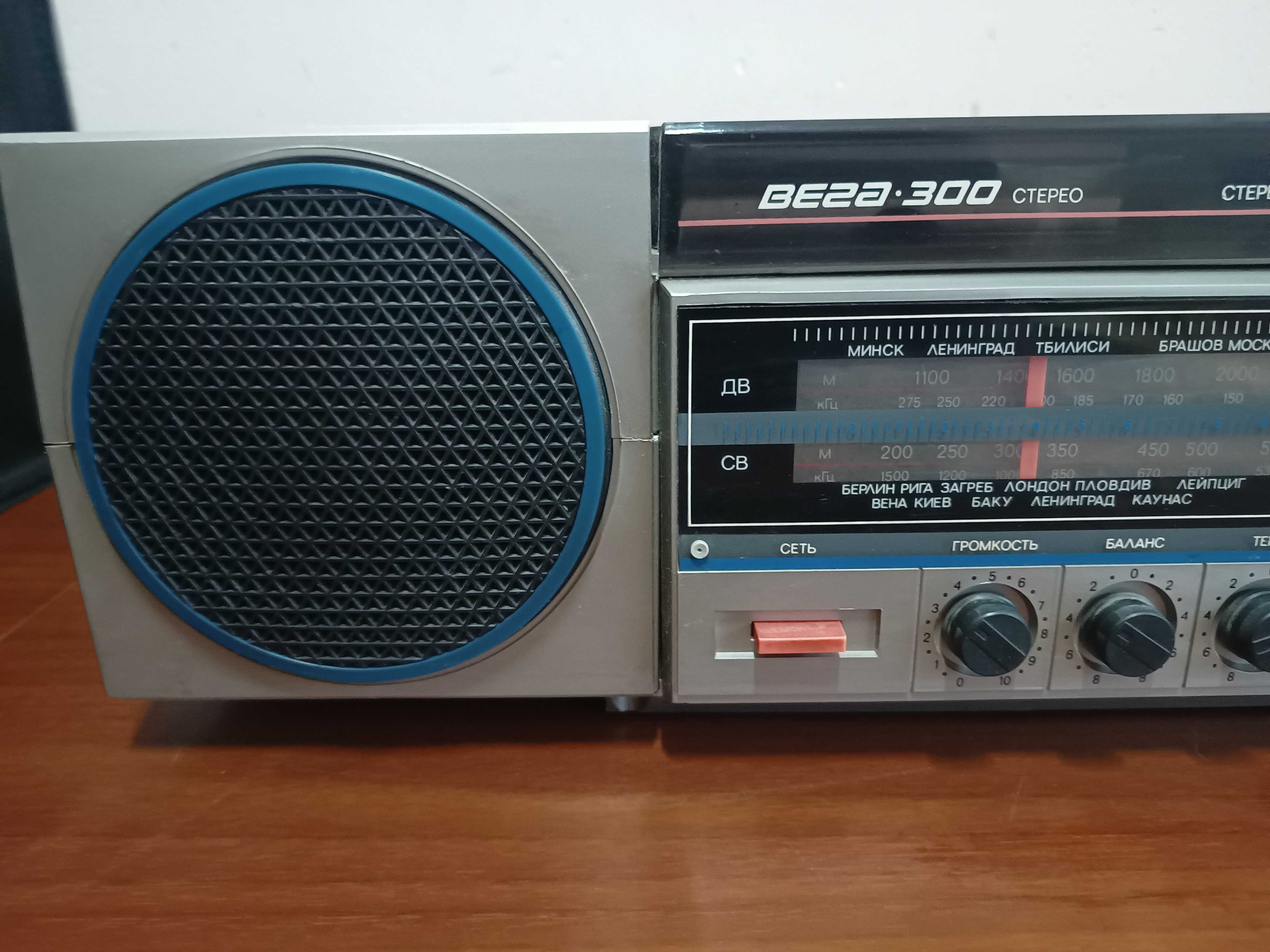 Radzieckie radio z gramofonem Wega 300 stereo z PRL