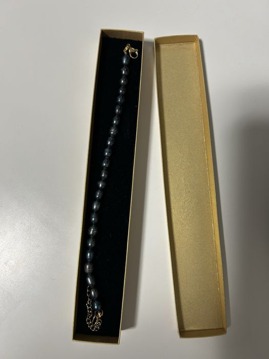 Bransoletka z czarnych naturalnych pereł złote zapięcie