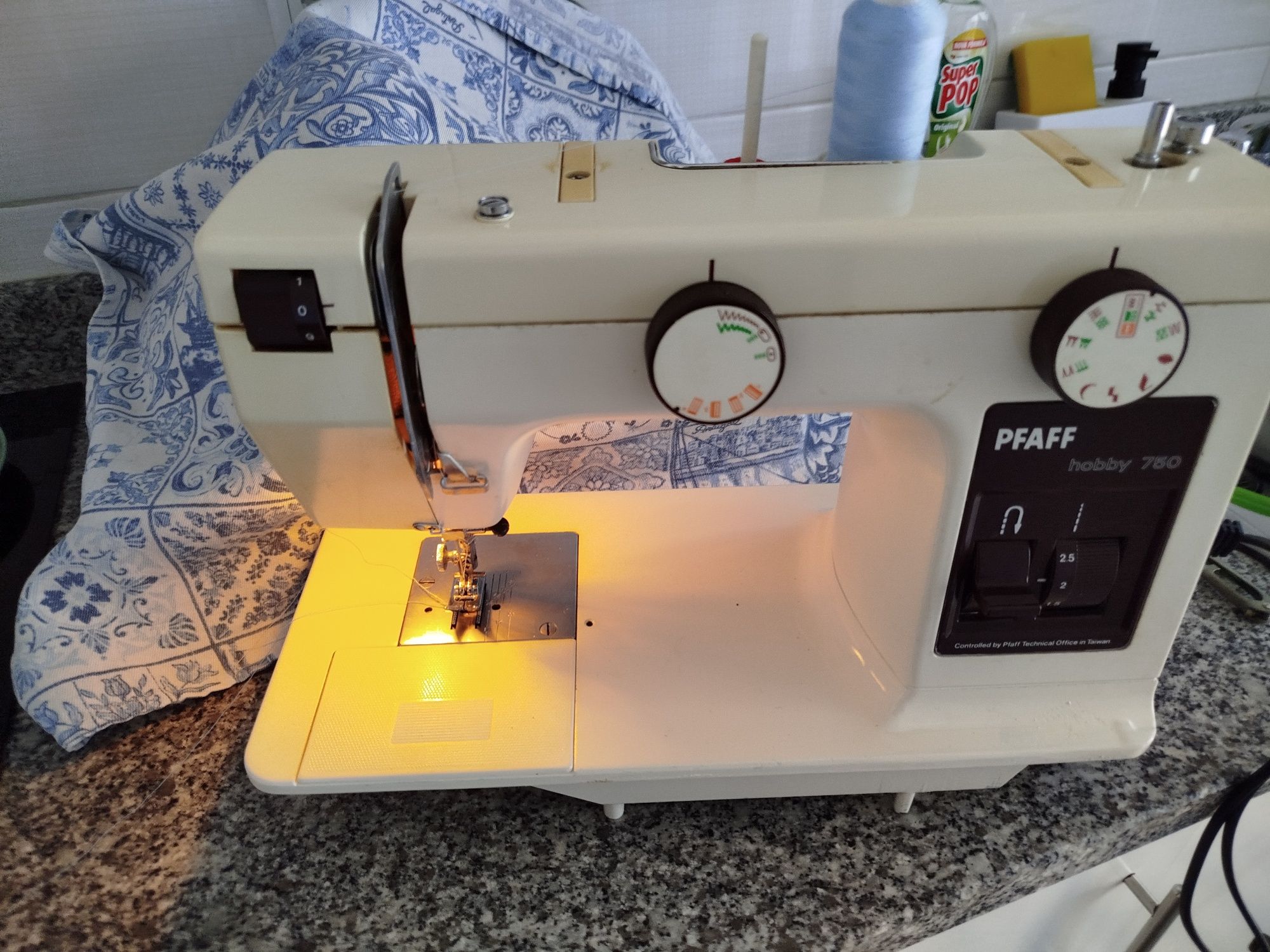 Máquina de costura pfaff 750