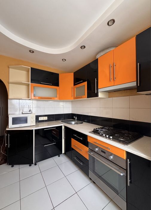 Ремонт, 2-кім 52м2, біля зупинки!