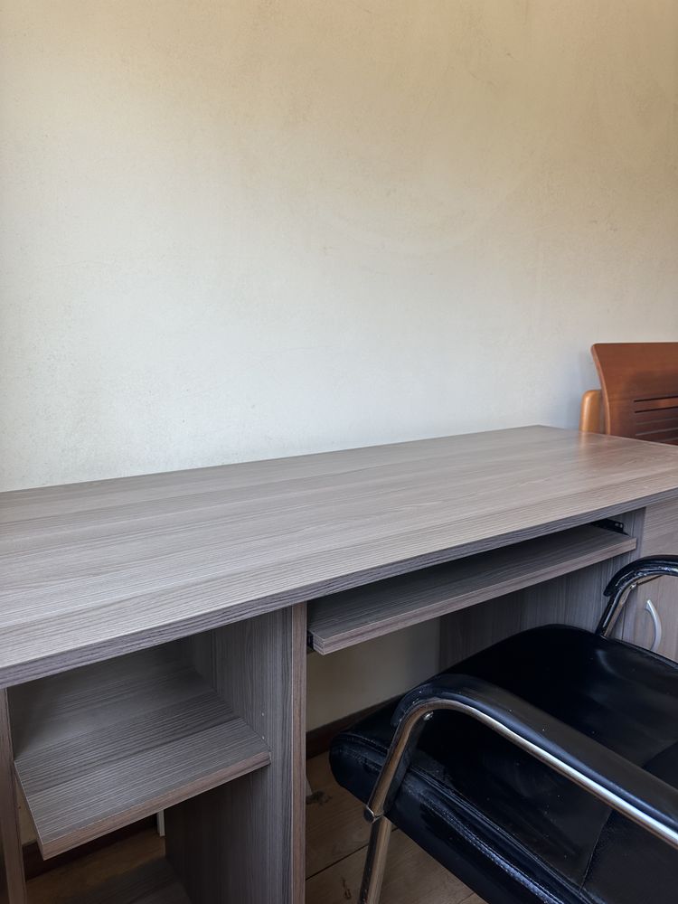 Secretaria como nova