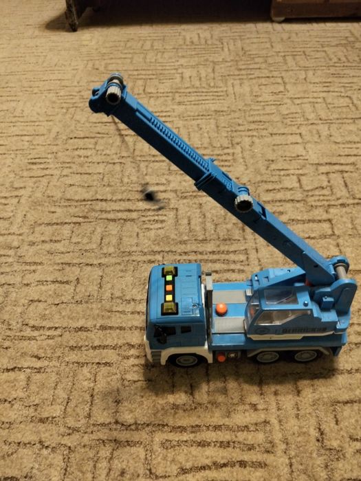 Дитяча вантажівка-кран