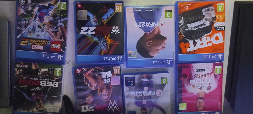 Playstation 4 com alguns jogos