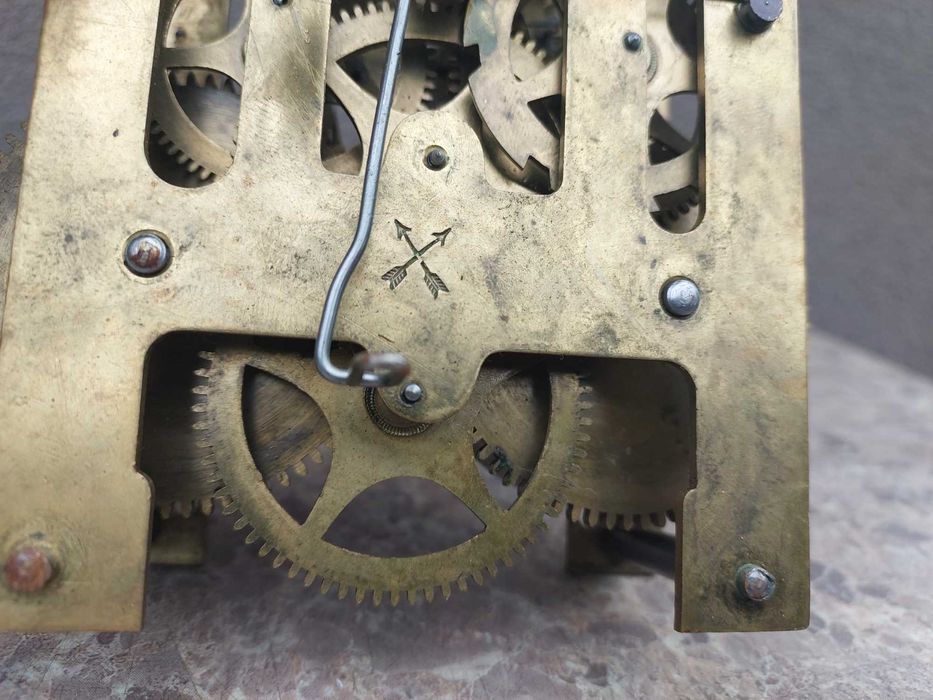 610 Mechanizm starego zegara ściennego HAU