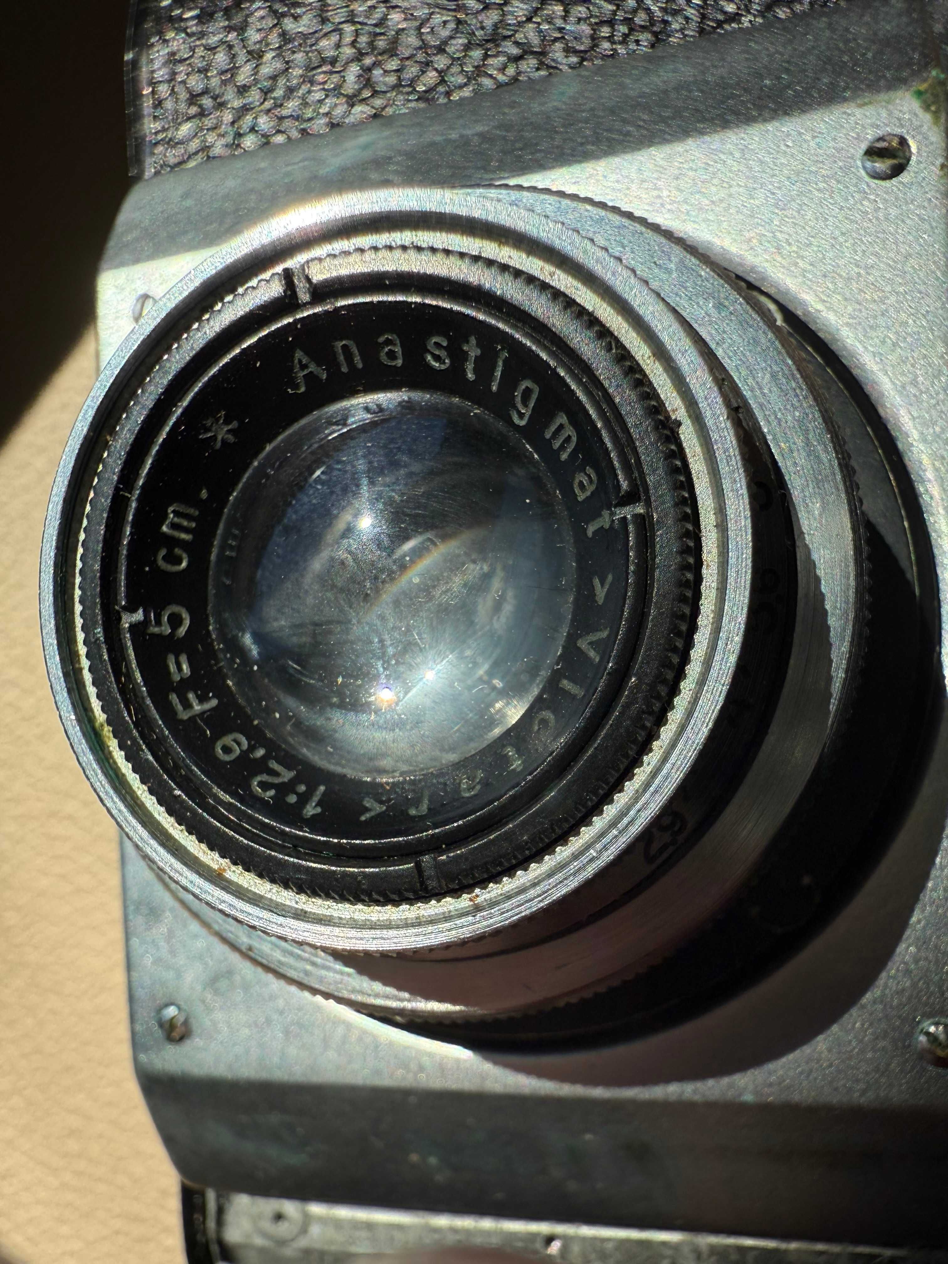 Kolekcjonerski aparat foto Praktiflex, obiektyw Victar 1:2,9 F=5 cm