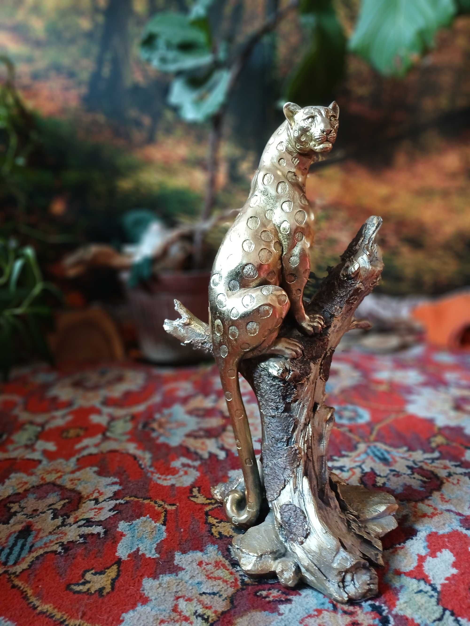 Dziki kot figura posąg