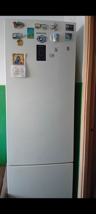 Продам холодильник Самсунг.