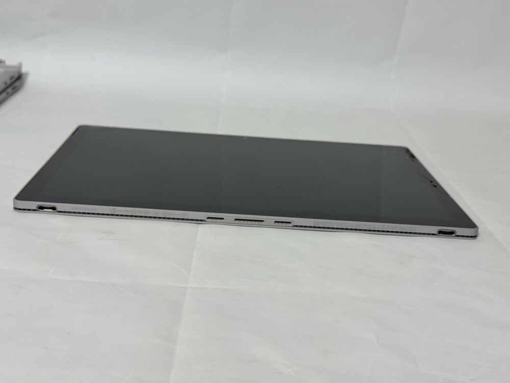 Планшет ноутбук Microsoft surface book 2 13.5 i5 8/256 бите скло